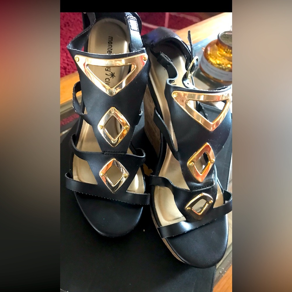 Montego Bay Club Black and gold wedge heels